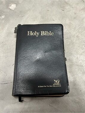 Holy Bible Red Letter, New Millennium Edition New King James 1990